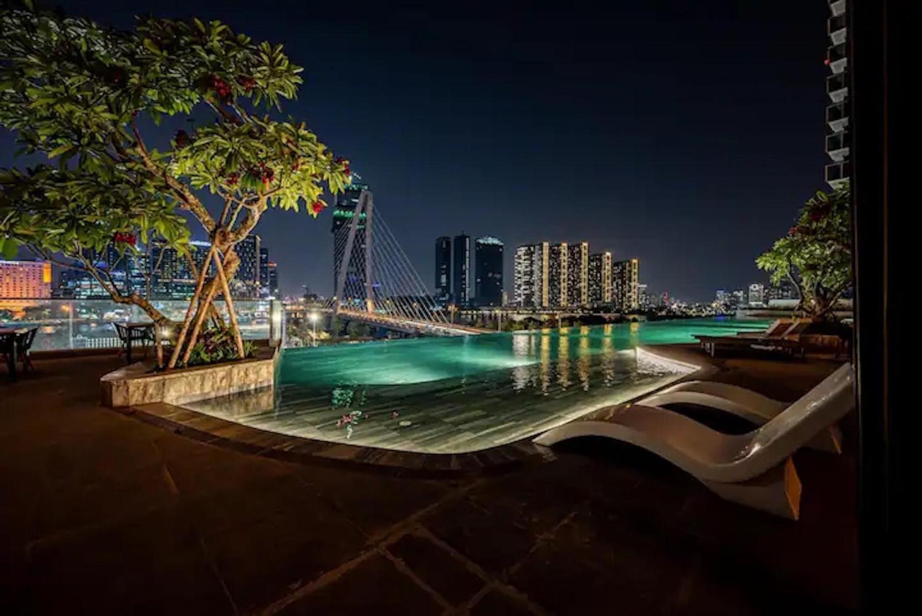 The Opera Apartment Cental Saigon Free Pool-Gym-Sauna Room- Golf Mini Хошимин Екстериор снимка