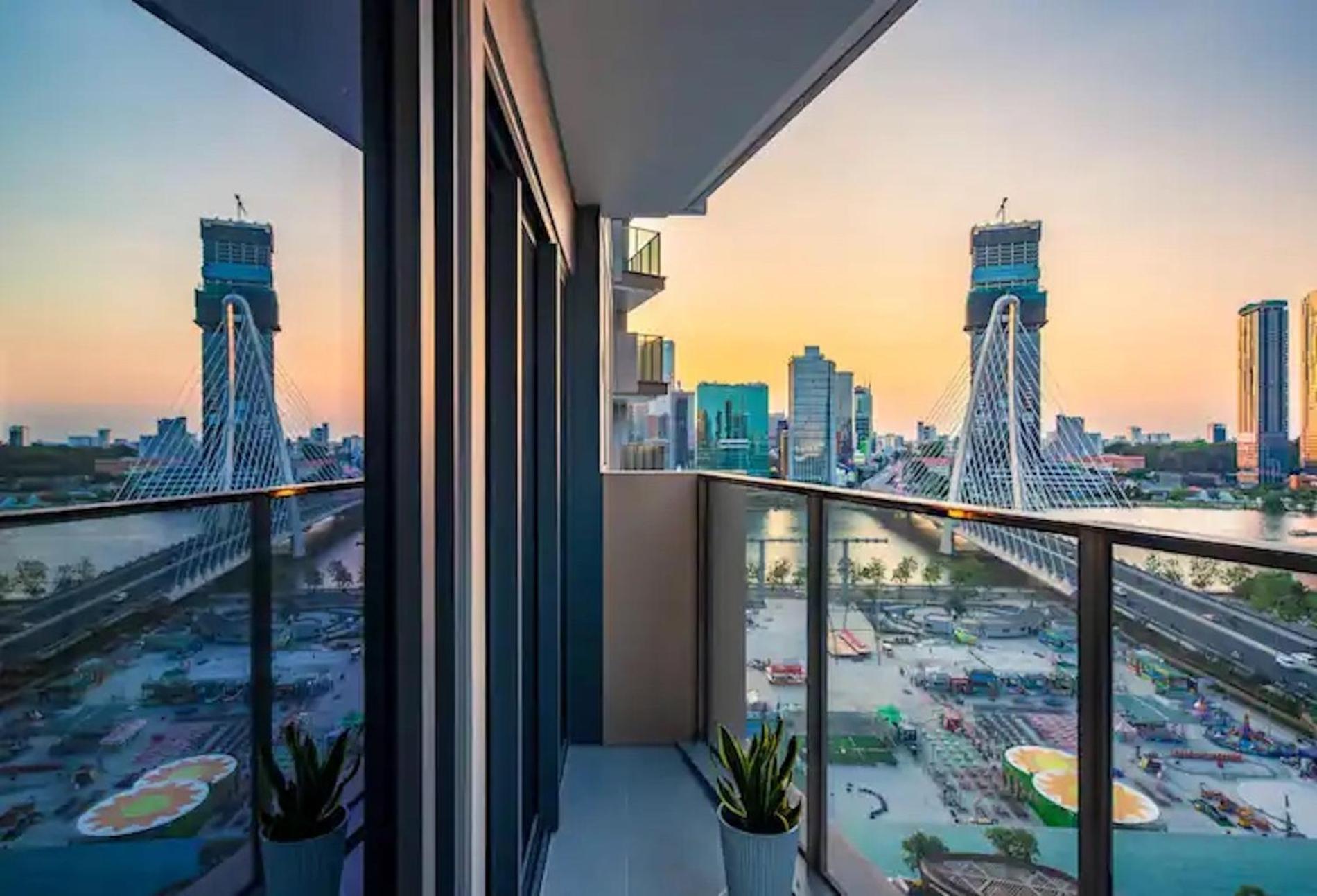 The Opera Apartment Cental Saigon Free Pool-Gym-Sauna Room- Golf Mini Хошимин Екстериор снимка