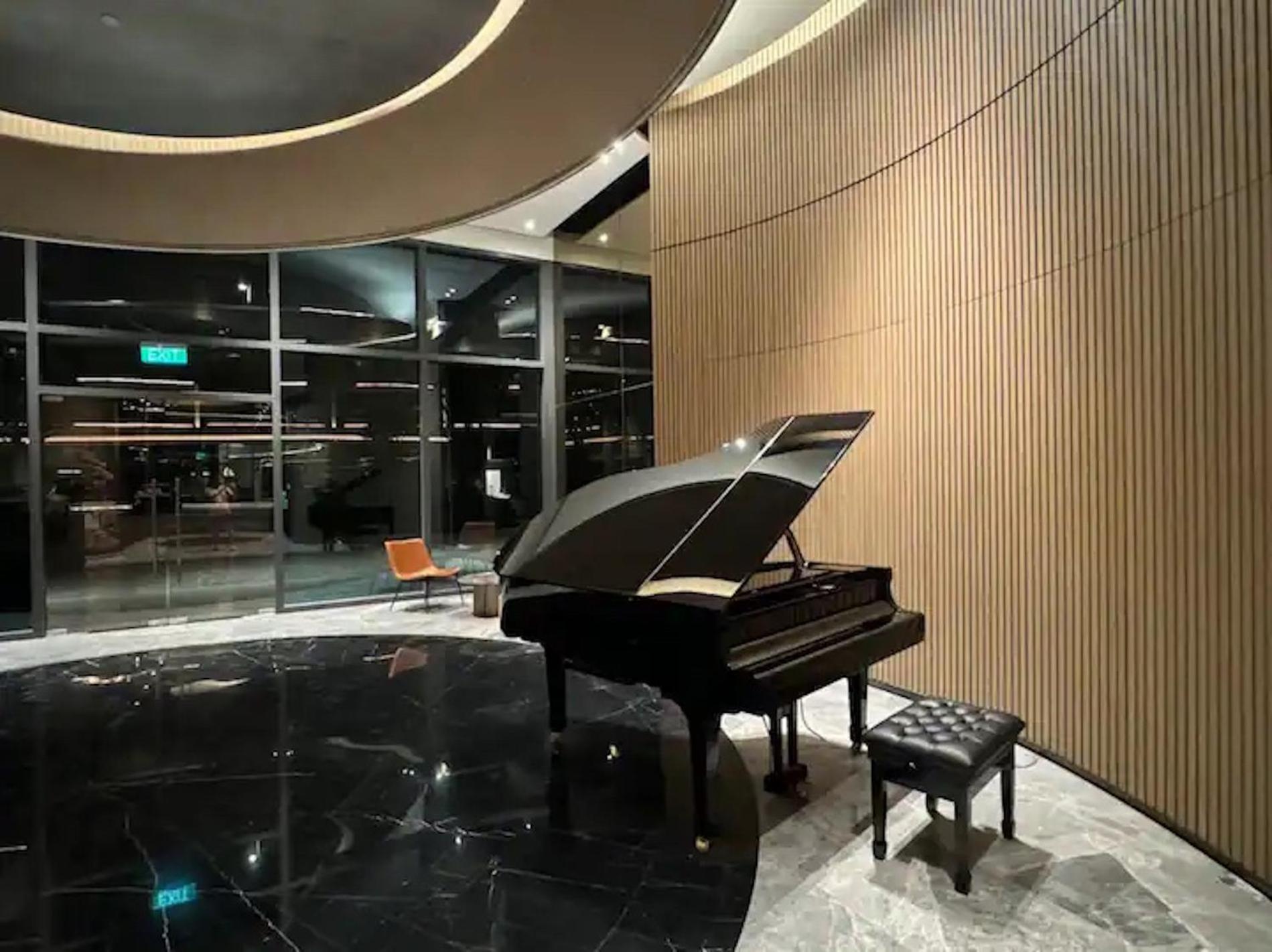 The Opera Apartment Cental Saigon Free Pool-Gym-Sauna Room- Golf Mini Хошимин Екстериор снимка