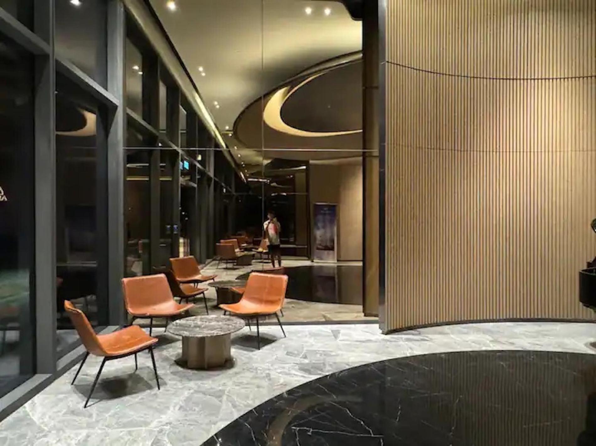 The Opera Apartment Cental Saigon Free Pool-Gym-Sauna Room- Golf Mini Хошимин Екстериор снимка