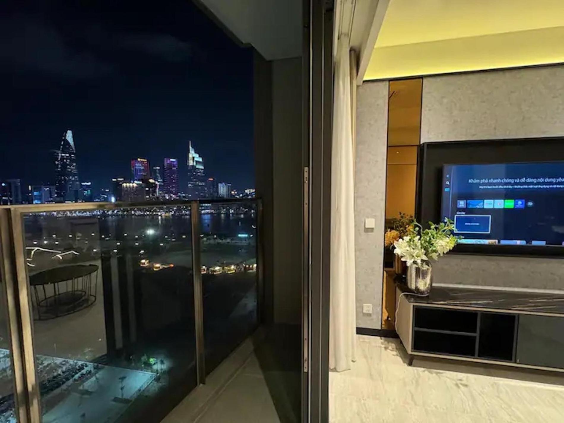 The Opera Apartment Cental Saigon Free Pool-Gym-Sauna Room- Golf Mini Хошимин Екстериор снимка