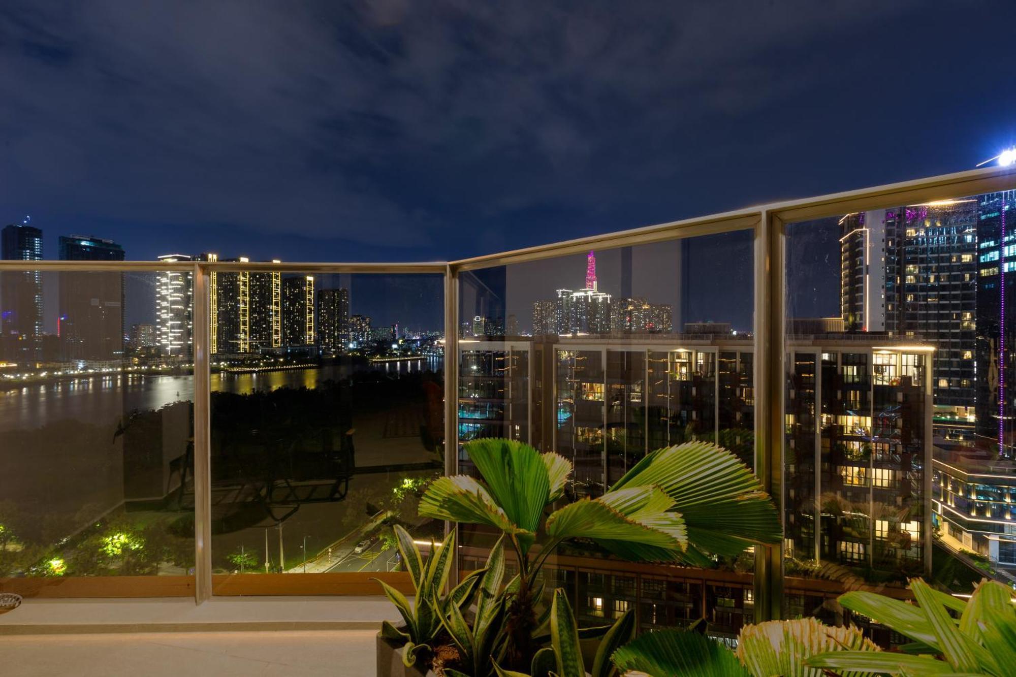 The Opera Apartment Cental Saigon Free Pool-Gym-Sauna Room- Golf Mini Хошимин Екстериор снимка