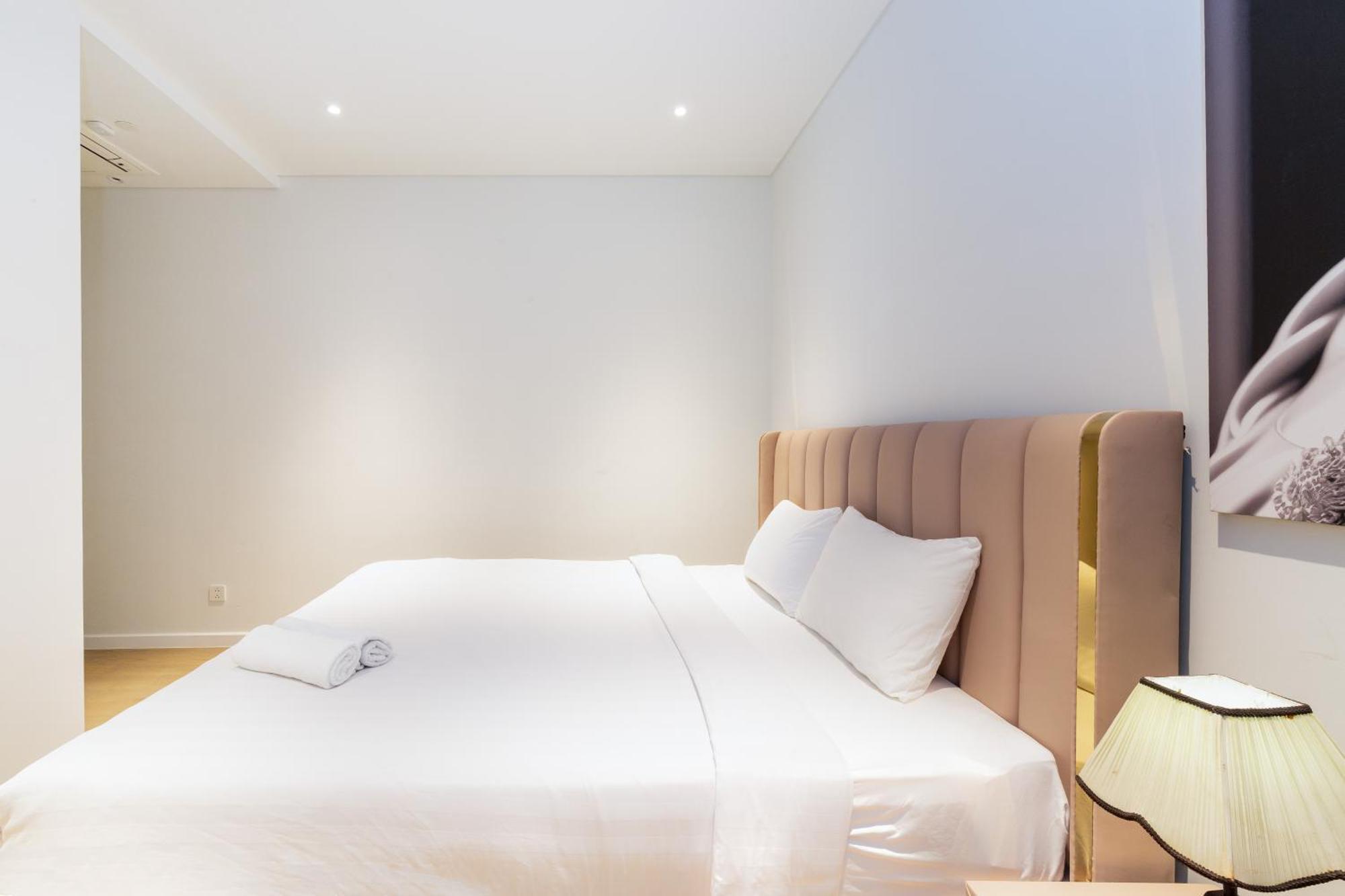 The Opera Apartment Cental Saigon Free Pool-Gym-Sauna Room- Golf Mini Хошимин Екстериор снимка