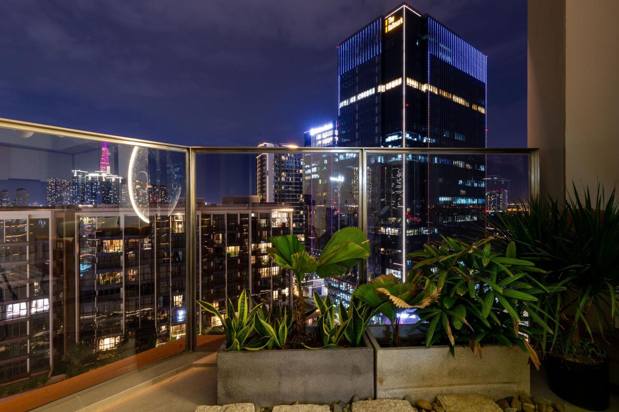 The Opera Apartment Cental Saigon Free Pool-Gym-Sauna Room- Golf Mini Хошимин Екстериор снимка