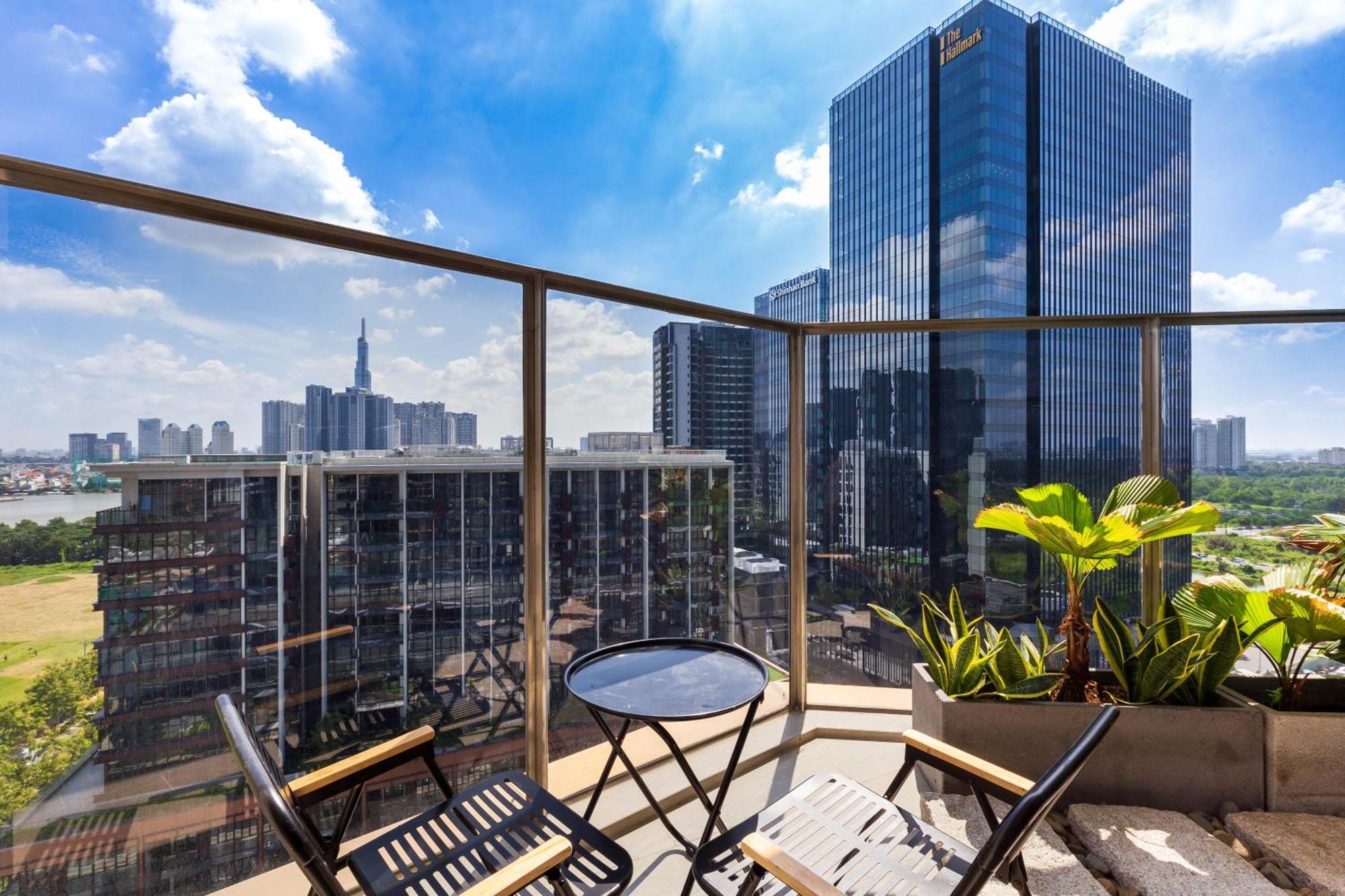 The Opera Apartment Cental Saigon Free Pool-Gym-Sauna Room- Golf Mini Хошимин Екстериор снимка
