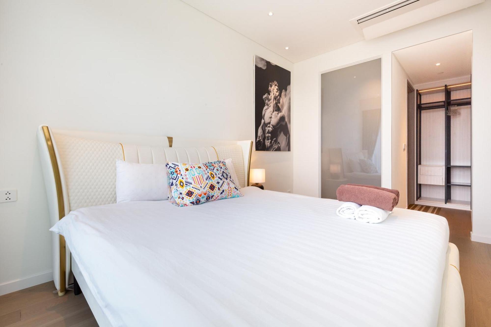 The Opera Apartment Cental Saigon Free Pool-Gym-Sauna Room- Golf Mini Хошимин Екстериор снимка